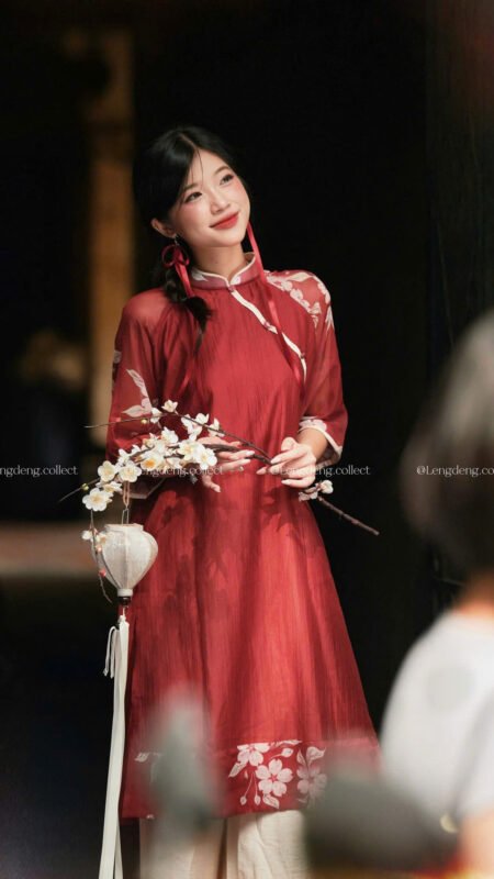 Cho Thuê Áo Dài Lengdeng Sơn Mài Hoa Trắng Đỏ