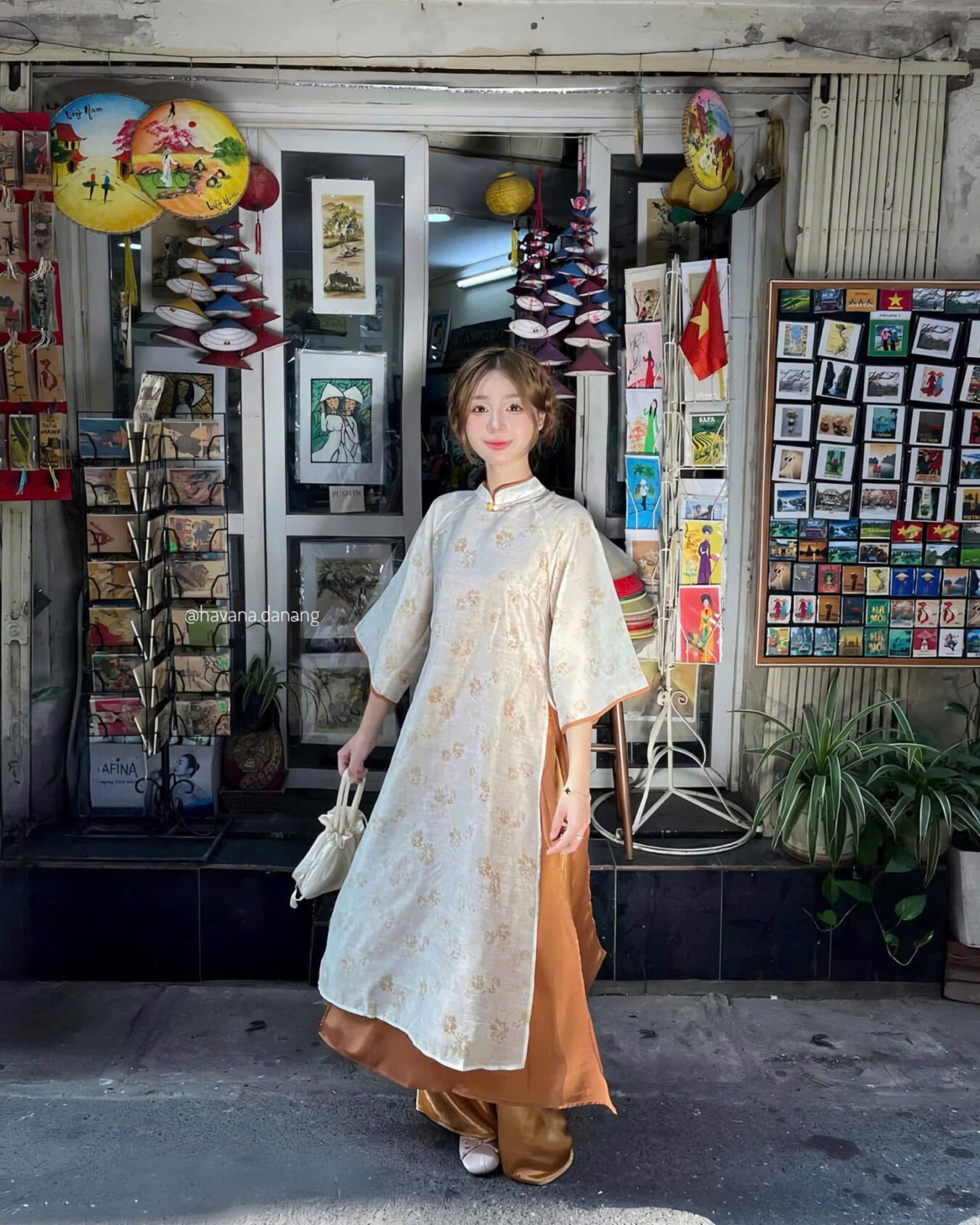 Cho Thuê Áo Dài In Hình Cánh Phượng Vàng Viền Nâu HVN ( Có Bigsize )