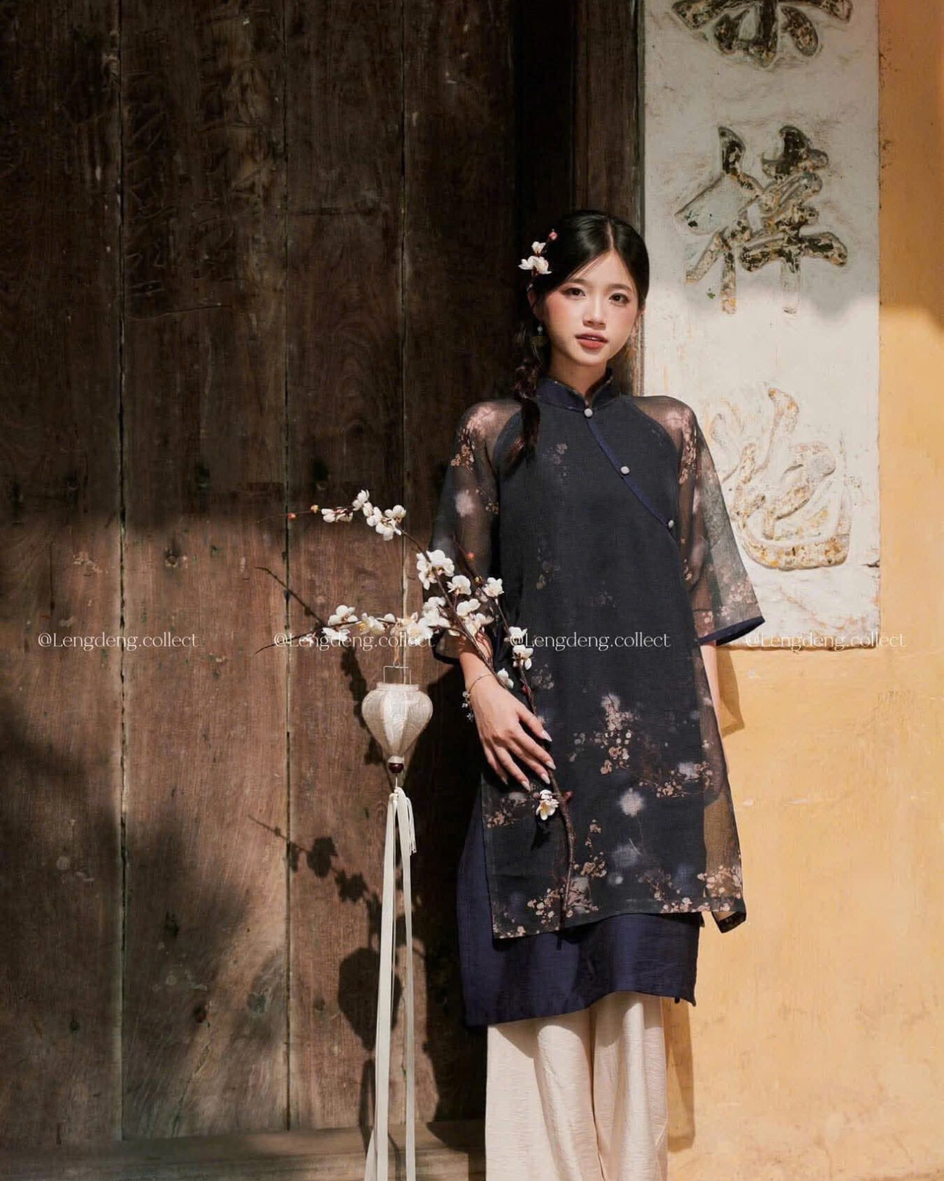 Cho Thuê Áo Dài Lengdeng Sơn Mài Xanh Đen