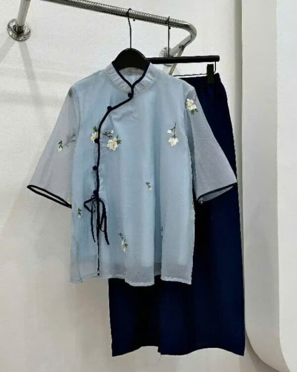 Cho Thuê Set Yếm Xanh Dương Thêu Hoa Cổ Tàu