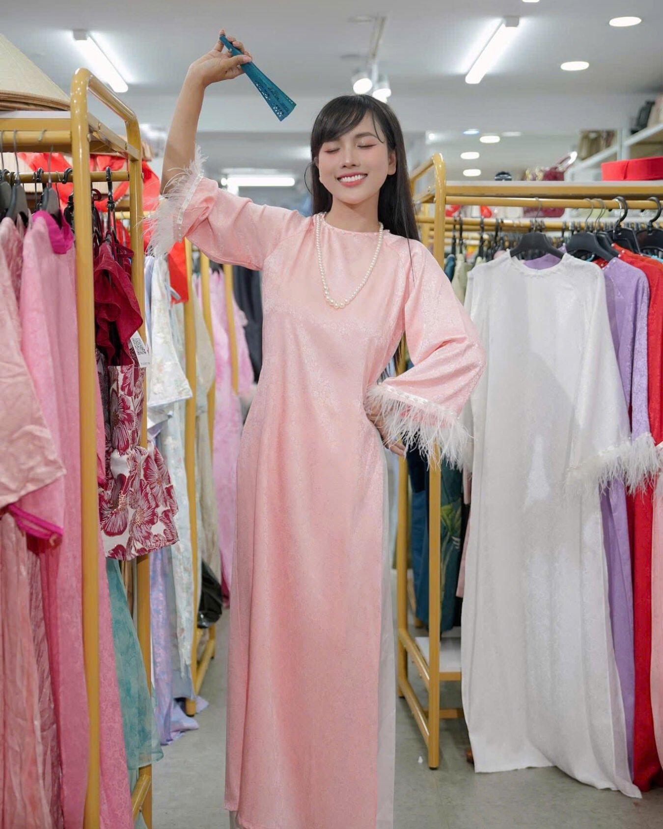 Cho Thuê Áo Dài Cổ Tròn Hoa Đào Viền Lông Hồng ( Có Bigsize )