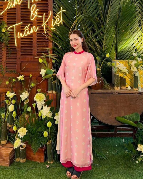 Cho Thuê Áo Dài Hoạ Tiết Hồng Nhạt Cổ Hồng Đậm