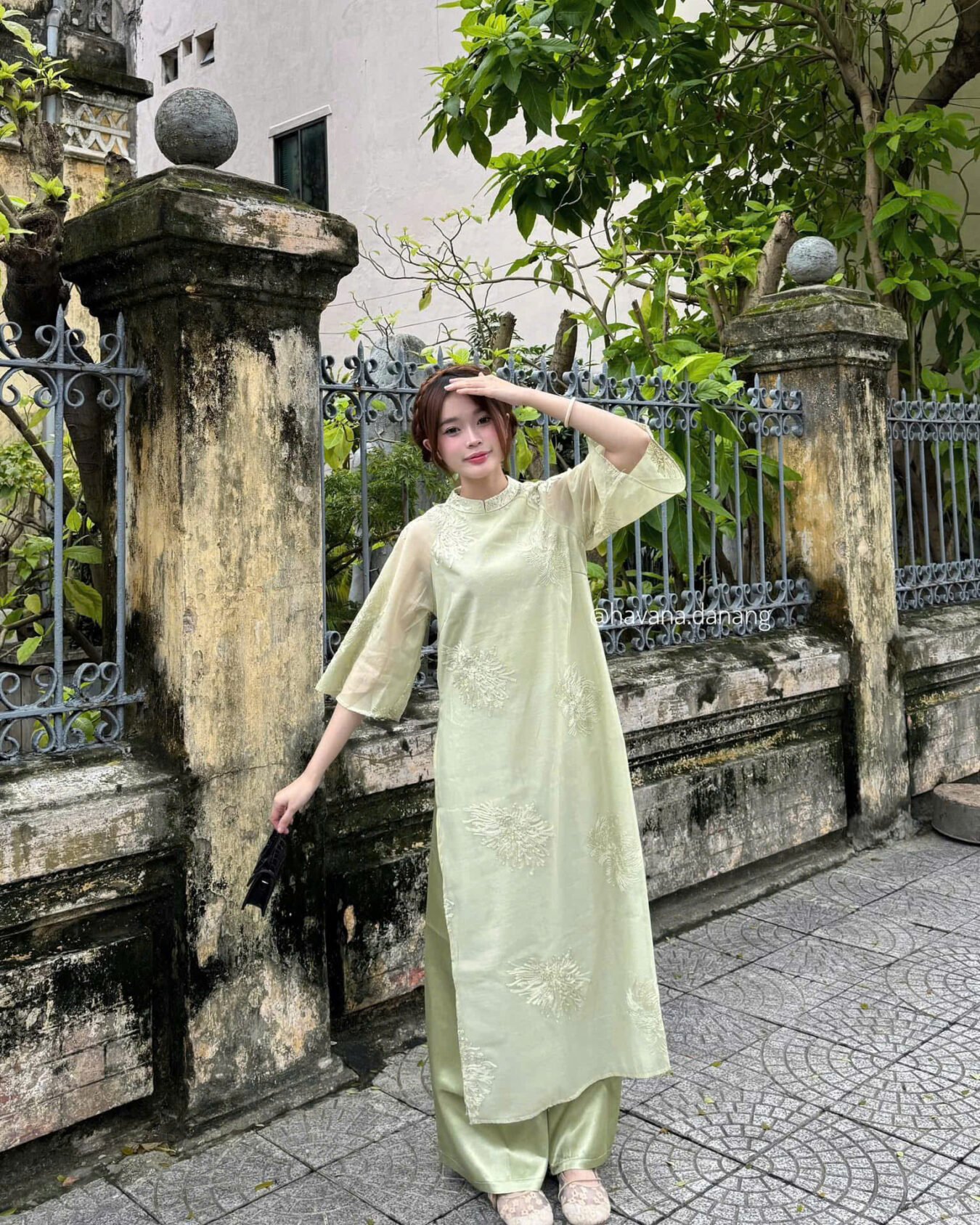 Cho Thuê Áo Dài Viền Cổ Thêu Hoa To Xanh Bơ  ( Có Bigsize )