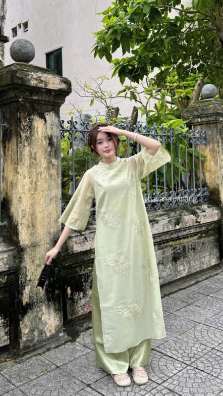 Cho Thuê Áo Dài Viền Cổ Thêu Hoa To Xanh Bơ  ( Có Bigsize )