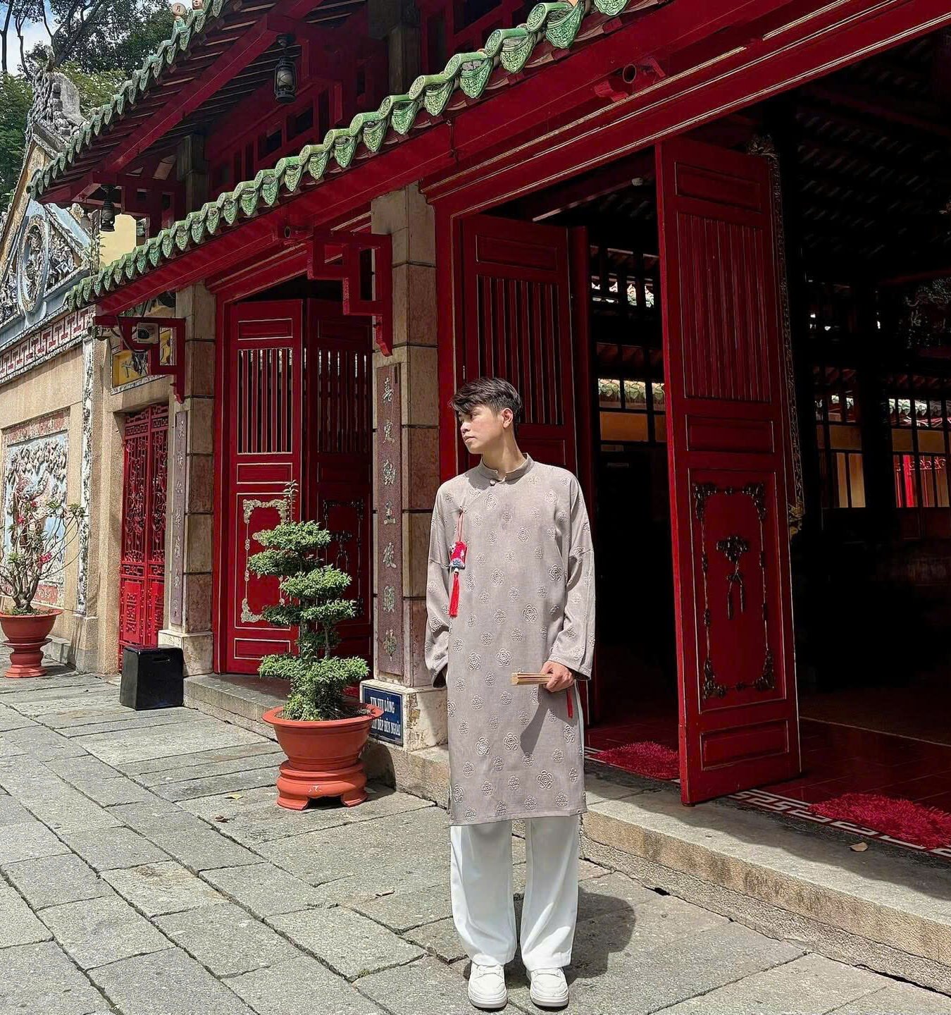 Cho Thuê Áo Dài Nam Hoa Hồng Nổi Xám Đậm ( CÓ BIGSIZE)