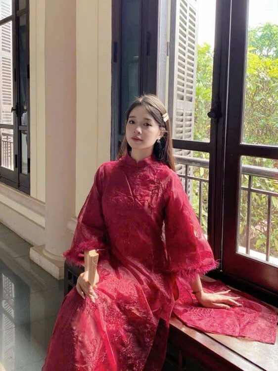 Cho Thuê Áo Dài Đỏ Bích Sư Viền Lông