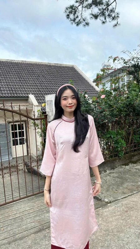 Cho Thuê Áo Dài Trơn Viền Đỏ Hồng HUTA