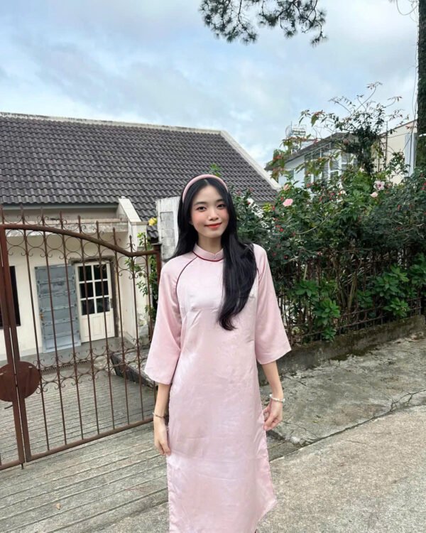 Cho Thuê Áo Dài Trơn Viền Đỏ Hồng HUTA