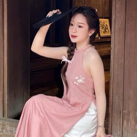 Cho Thuê Yếm Dài Thêu Hoa Hồng
