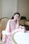 Cho Thuê Áo Dài Hạ Đình Viền Lông Hoa Ngực Hồng
