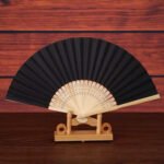 Cho Thuê Quạt Giấy Trơn Đen