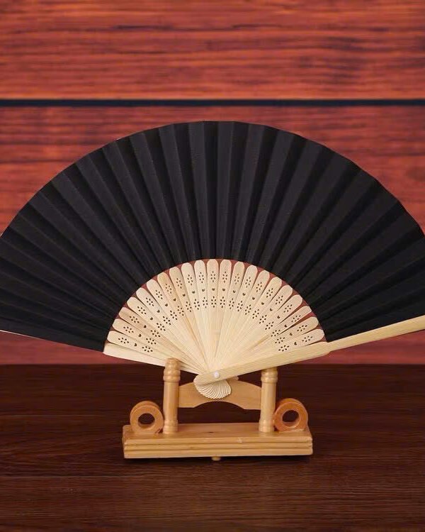 Cho Thuê Quạt Giấy Trơn Đen