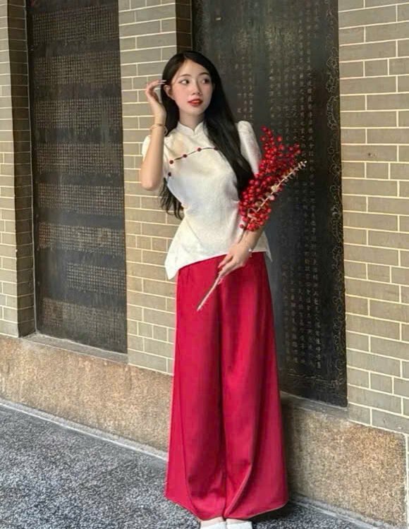 Cho Thuê Áo Yếm Trắng Cúc Đỏ