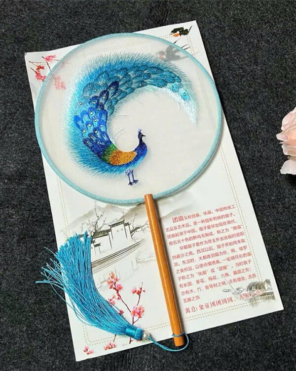 Cho Thuê Quạt Tròn Cổ Trang Xanh Con Công