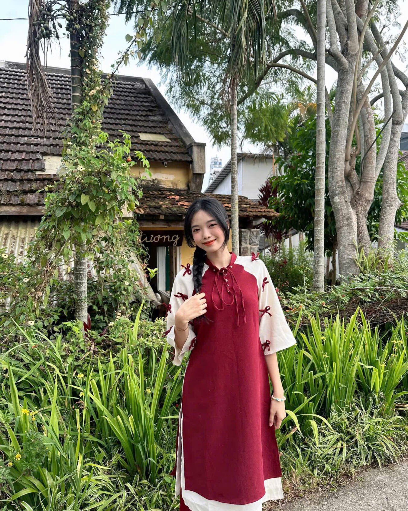 Cho Thuê Áo Dài Hai Tay Đính Nơ Đỏ HUTA