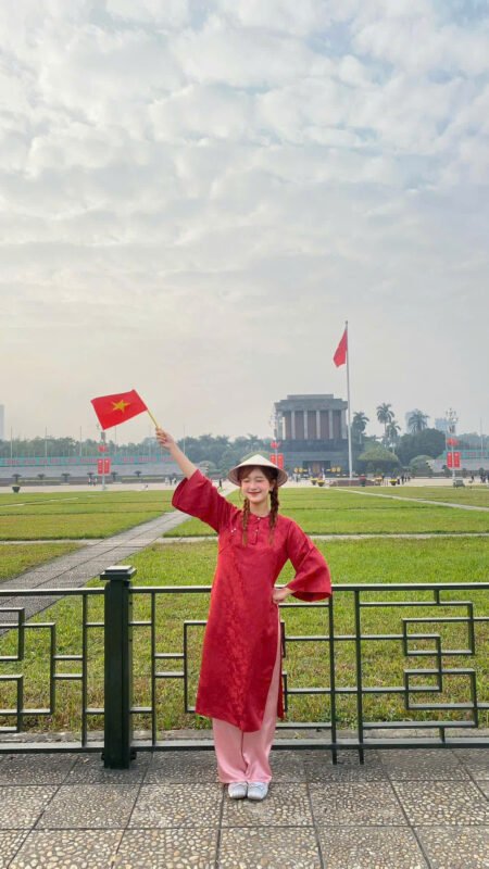 Cho Thuê Áo Dài Cổ Tròn Gấm Đính Ngọc Trai Đỏ Đậm ( Có Bigsize )