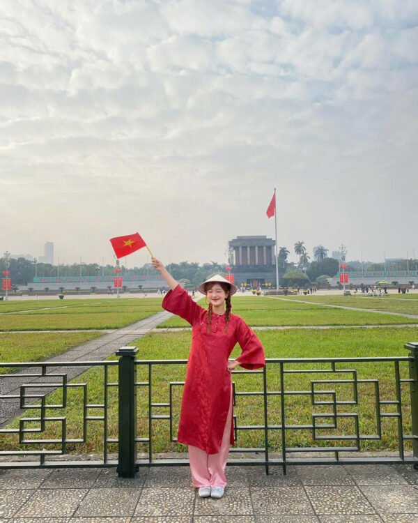 Cho Thuê Áo Dài Cổ Tròn Gấm Đính Ngọc Trai Đỏ Đậm ( Có Bigsize )