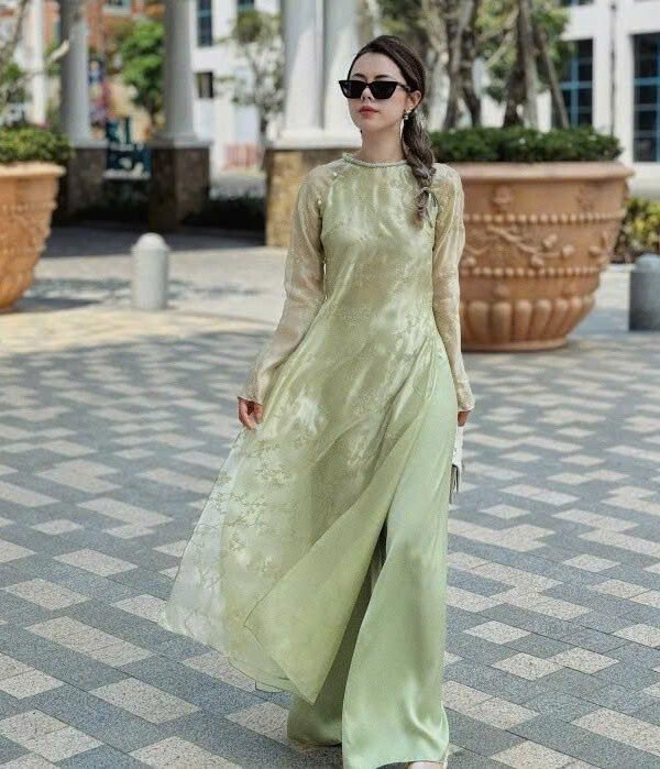 Cho Thuê Áo Dài Viền Cổ Đính Ngọc Trai Xanh Bơ