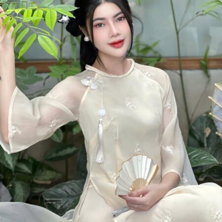 Cho Thuê Áo Dài Yến Vân Nút Tàu Thêu Hoa Kem