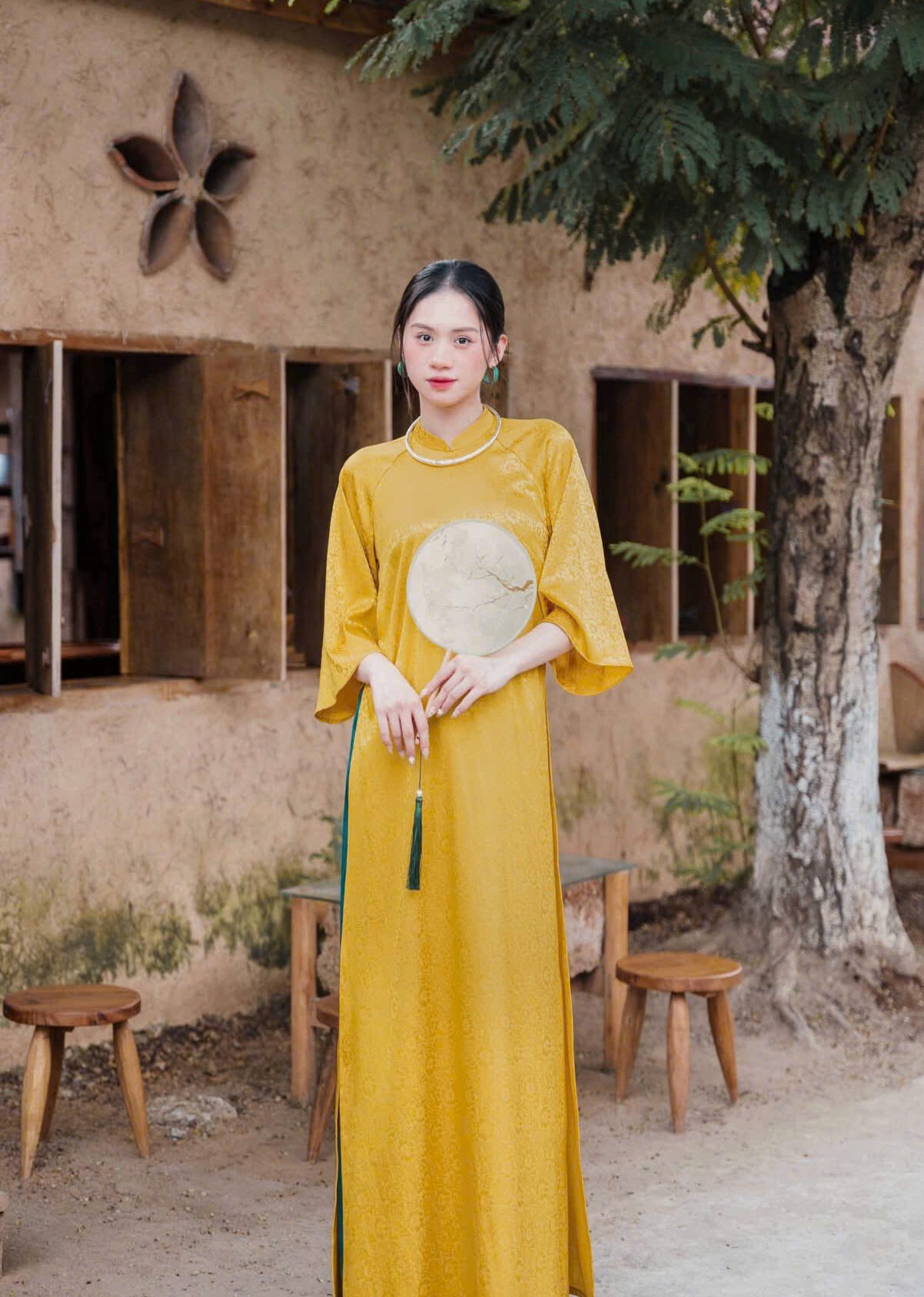 Cho Thuê Áo Dài Cổ Trụ Hoa Chìm Vàng ( Có Bigsize )