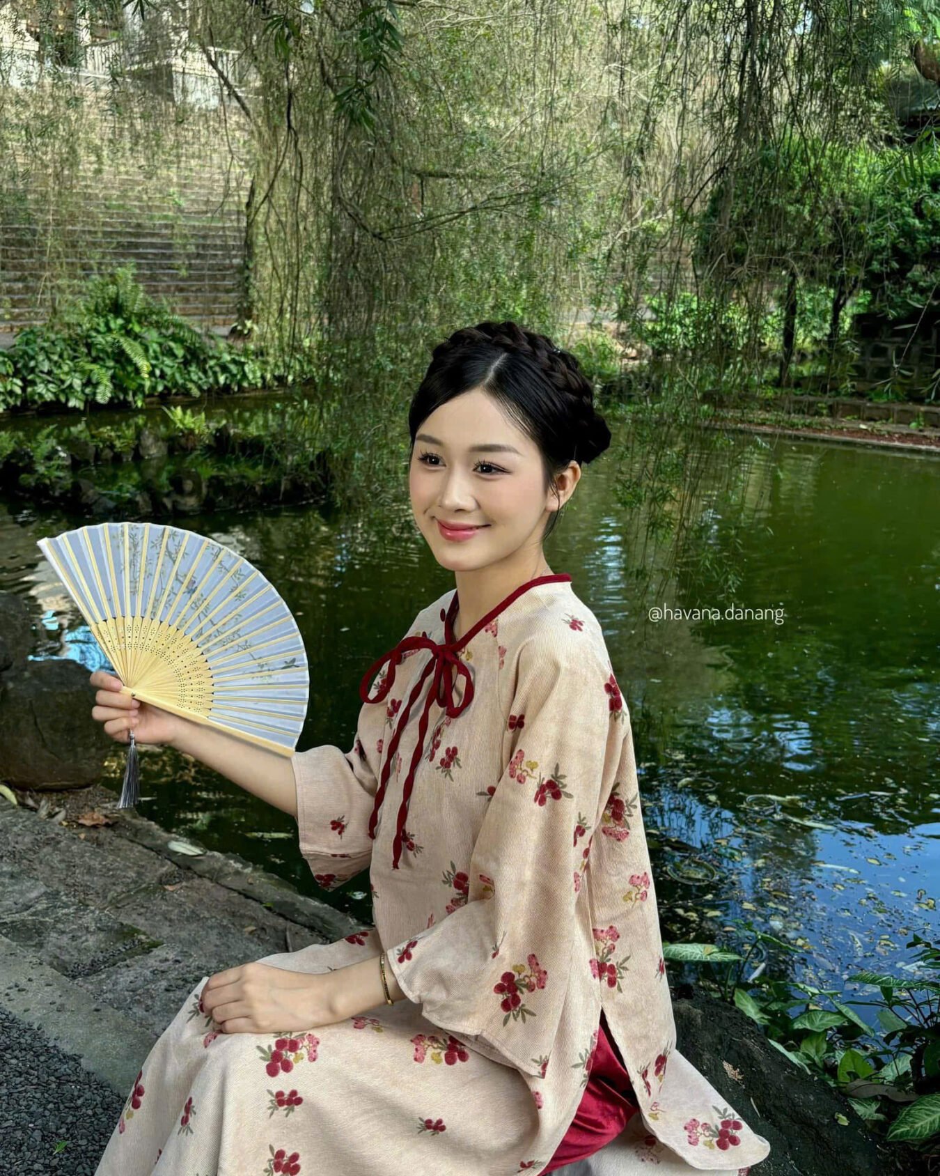 Cho Thuê Áo Dài Nơ Đỏ In Hoa Quả Nâu HVN