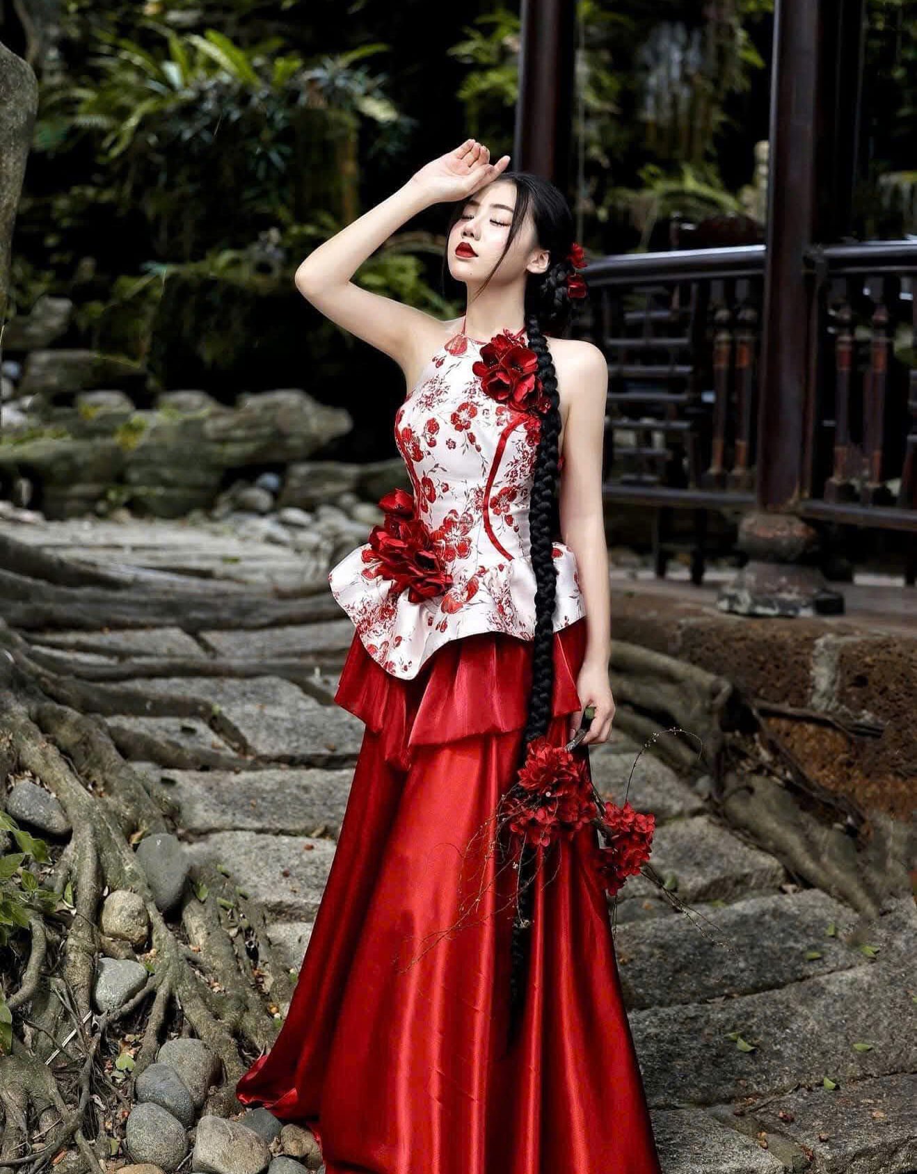Cho Thuê Set Yếm Hoa Chân Váy Lụa N.E.P Đỏ