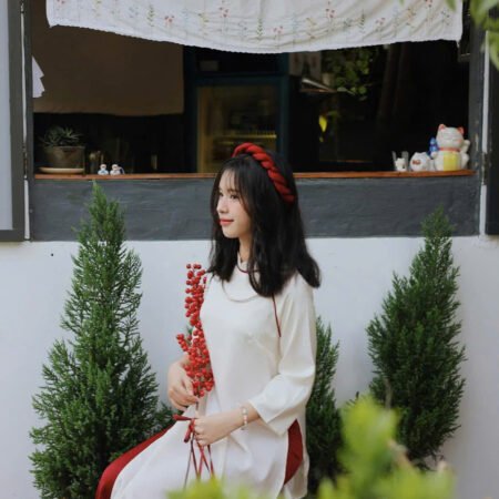 Cho Thuê Áo Dài Viền Đỏ Kem Huta