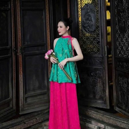 Cho Thuê Yếm Lụa Viền Hồng Xanh Lá