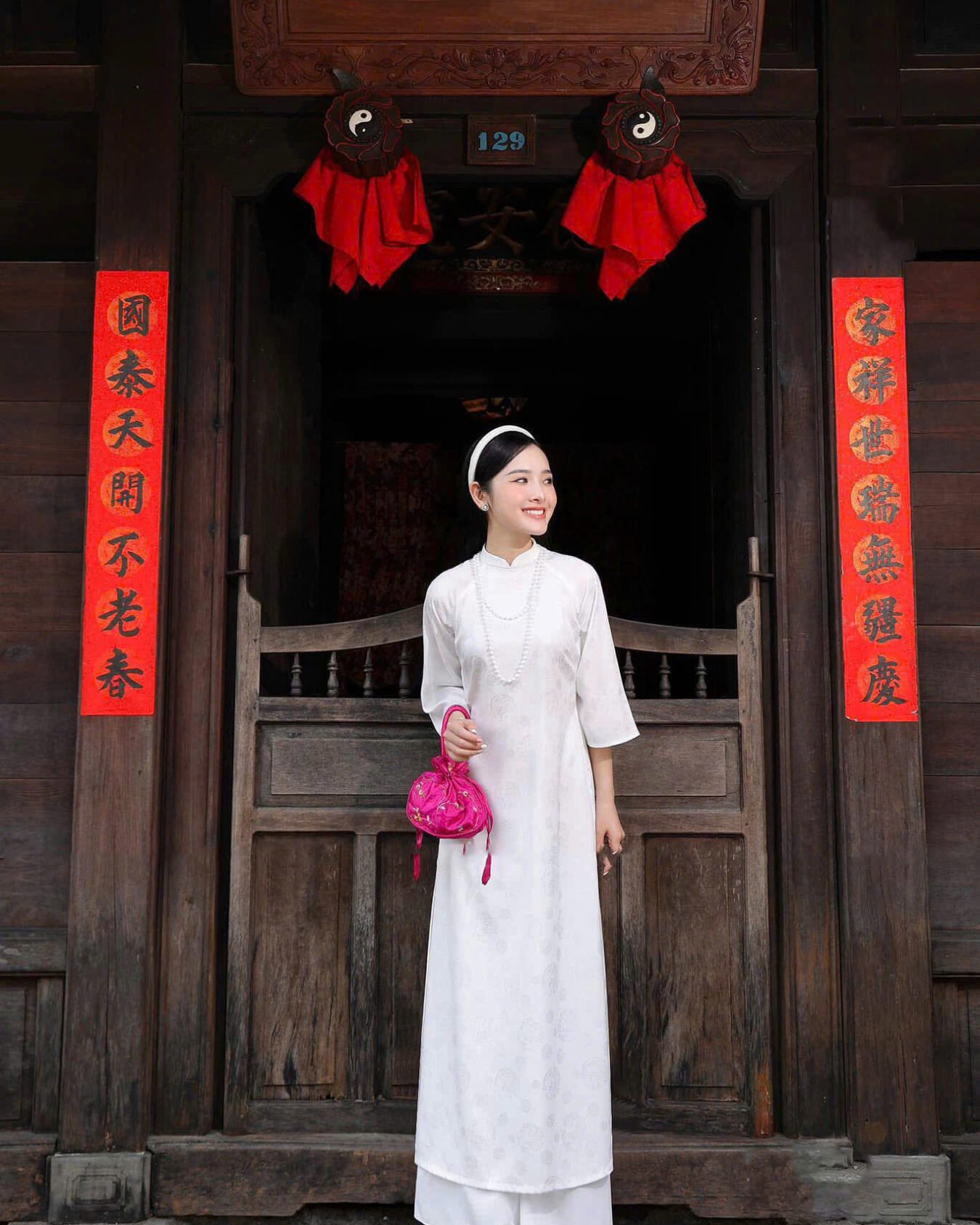 Cho Thuê Áo Dài Cổ Trụ Họa Tiết Hỉ Trắng ( Có Bigsize )