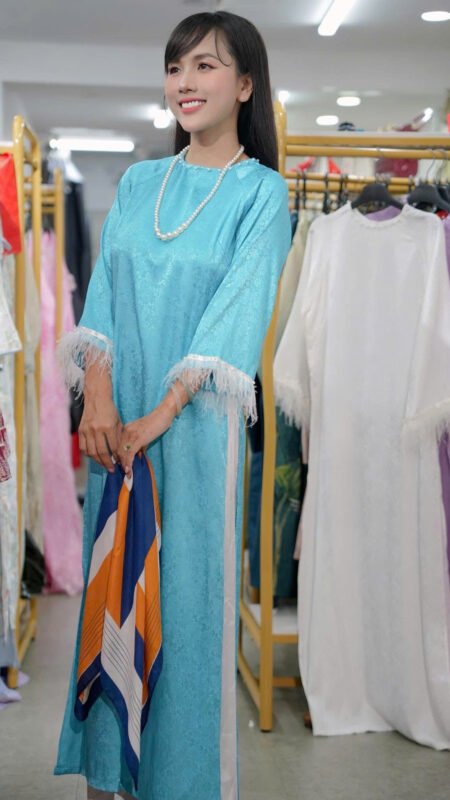 Cho Thuê Áo Dài Hoa Chìm Viền Lông Xanh Dương ( Có Bigsize )