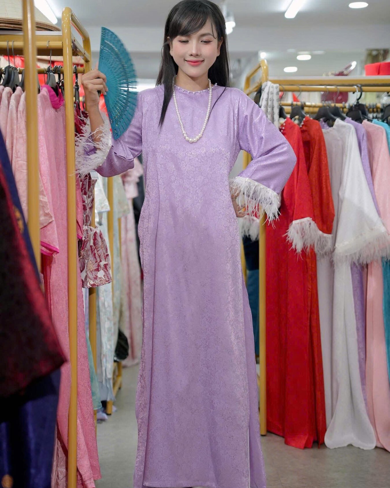 Cho Thuê Áo Dài Hoa Chìm Viền Lông Tím ( Có Bigsize )