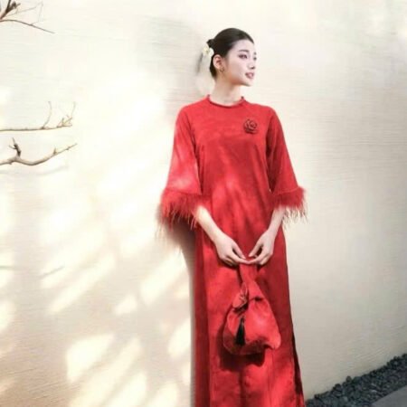 Cho Thuê Áo Dài Hạ Đình Viền Lông Hoa Ngực Đỏ
