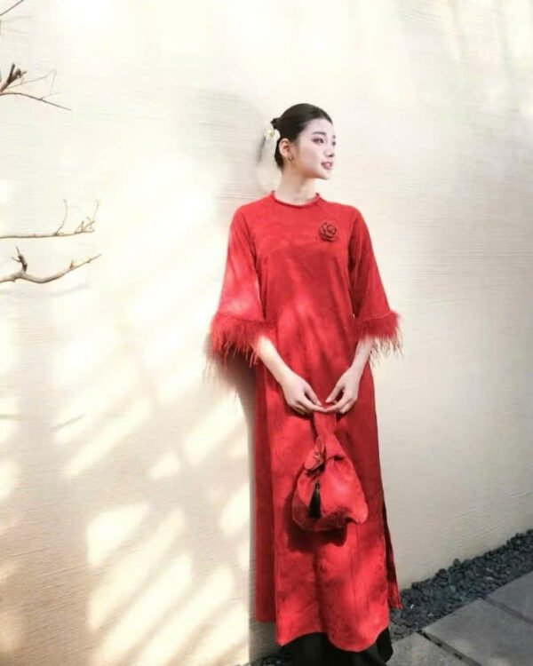 Cho Thuê Áo Dài Hạ Đình Viền Lông Hoa Ngực Đỏ