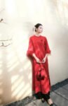 Cho Thuê Áo Dài Hạ Đình Viền Lông Hoa Ngực Đỏ