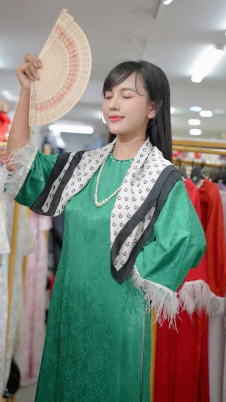 Cho Thuê Áo Dài Hoa Chìm Viền Lông Xanh Lá ( Có Bigsize )