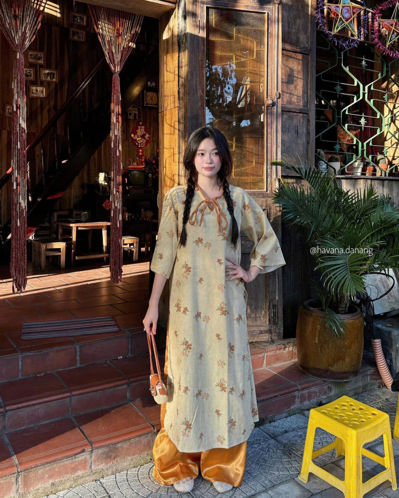 Cho Thuê Áo Dài Nơ Nâu In Hoa Quả Be HVN