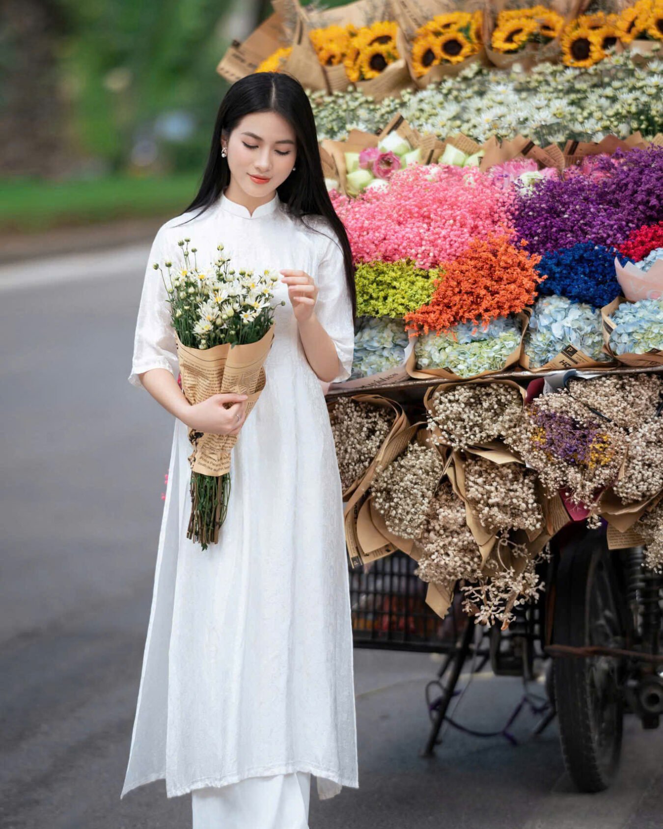 Cho Thuê Áo Dài Cổ Trụ Hoa Chìm Trắng ( Có Bigsize )