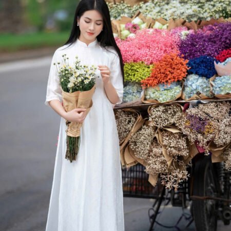 Cho Thuê Áo Dài Cổ Trụ Hoa Chìm Trắng ( Có Bigsize )