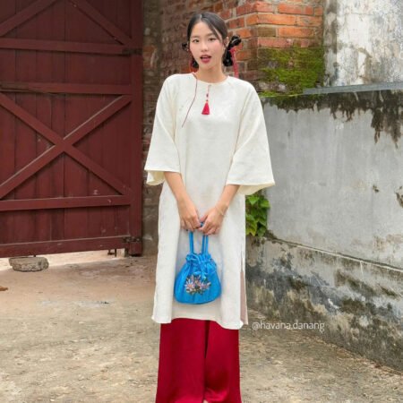 Cho Thuê Áo Dài Cổ Tròn Gấm Đính Ngọc Trai Kem HVN ( Có Bigsize )