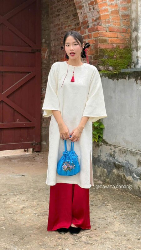 Cho Thuê Áo Dài Cổ Tròn Gấm Đính Ngọc Trai Kem HVN ( Có Bigsize )