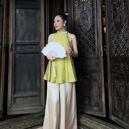 Cho Thuê Yếm Lụa Viền Kem Xanh Cốm