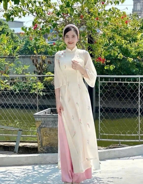 Cho Thuê Áo Dài Ba Nơ Thêu Tulip Kem ( Có Bigsize )