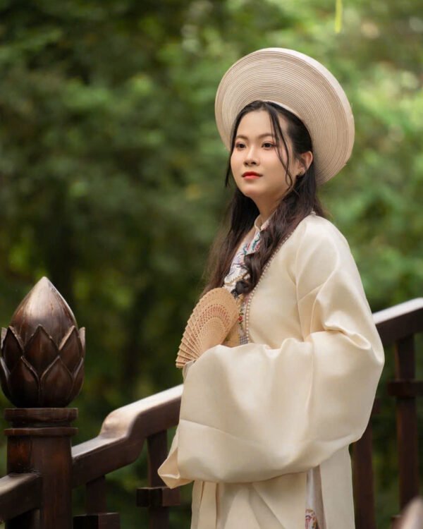 Cho Thuê Nhật Bình Nữ Hoạ Tiết Gấm Vàng Nhạt (Kèm Mấn)