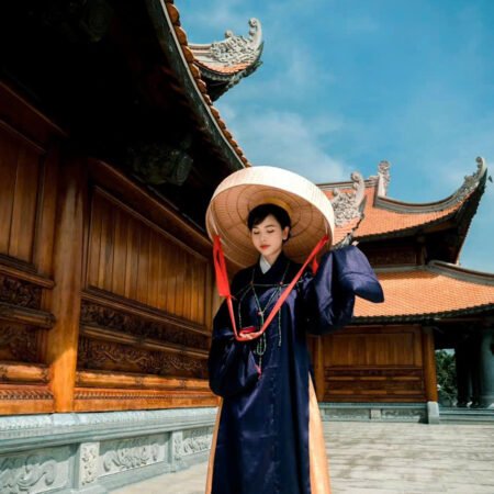 Cho Thuê Giao Lĩnh Xanh Dương Trơn Gấm Váy Vàng