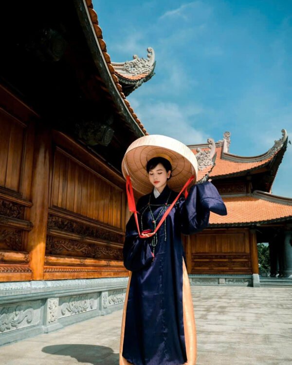 Cho Thuê Giao Lĩnh Xanh Dương Trơn Gấm Váy Vàng