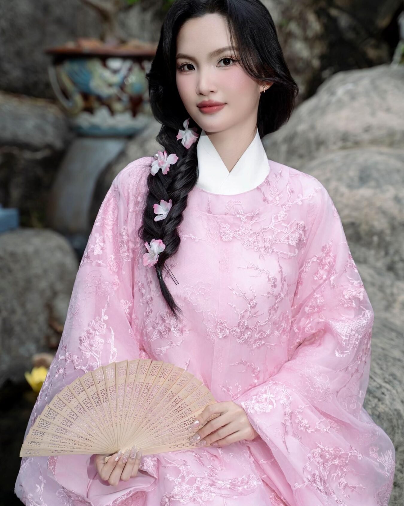 Cho Thuê Viên Lĩnh Hồng Thêu Hoa Anh Đào