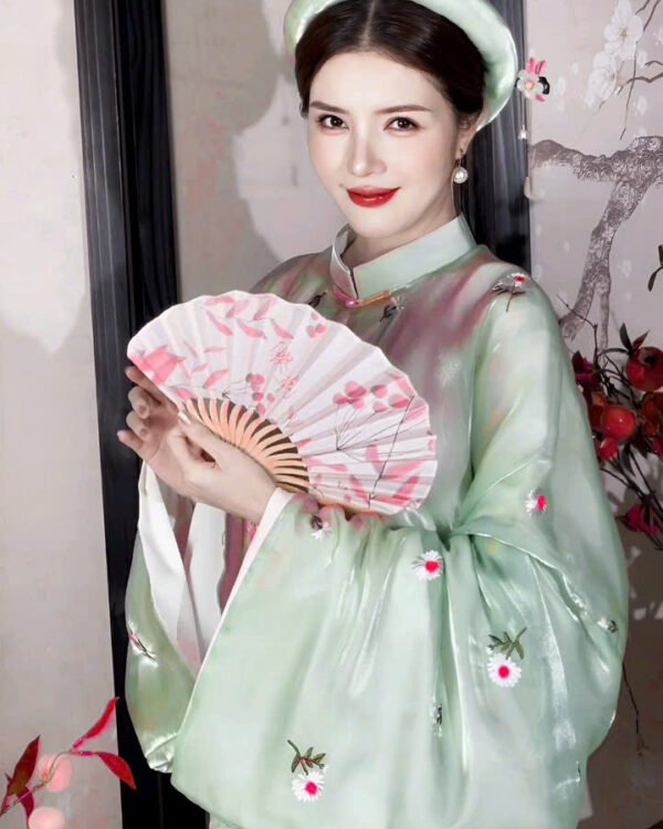 Cho Thuê Áo Tấc Nữ Thay Thụng Thêu Hoa Xanh Mint (Kèm Mấn)