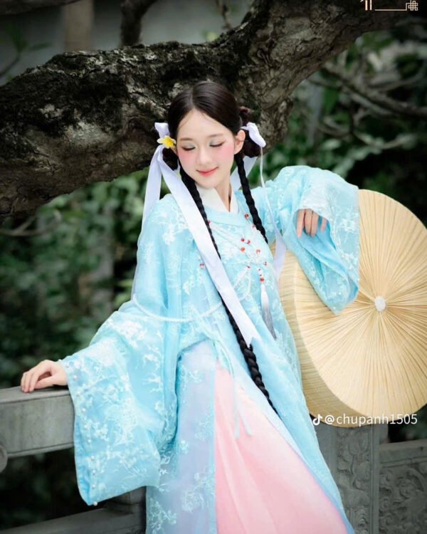 Cho Thuê Viên Lĩnh Xanh Ngọc Thêu Hoa Anh Đào Váy Hồng