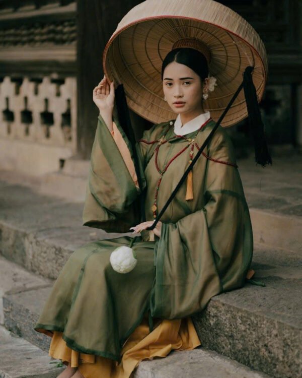 Cho Thuê Viên Lĩnh Xanh Đậm Trơn Tơ Váy Hoa Kem