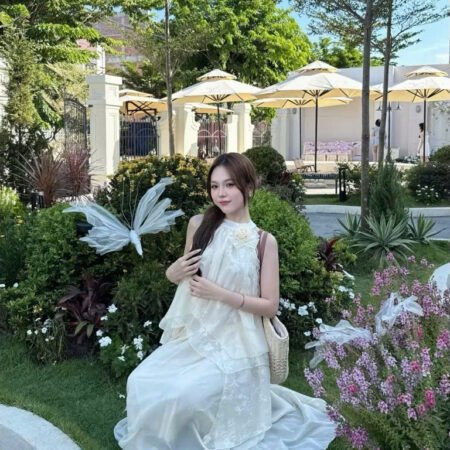 Cho Thuê Set Yếm Ren Hoa Kem